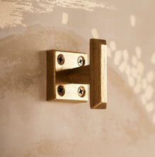 Wall plate, small.