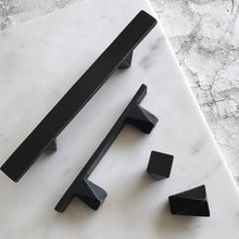 GEO series cast bronze handle 7", various finishes.