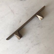 GEO series cast bronze handle 7", various finishes.